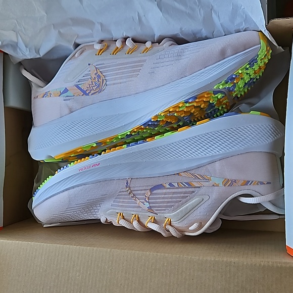 Nike running shoes - Picture 1 of 5